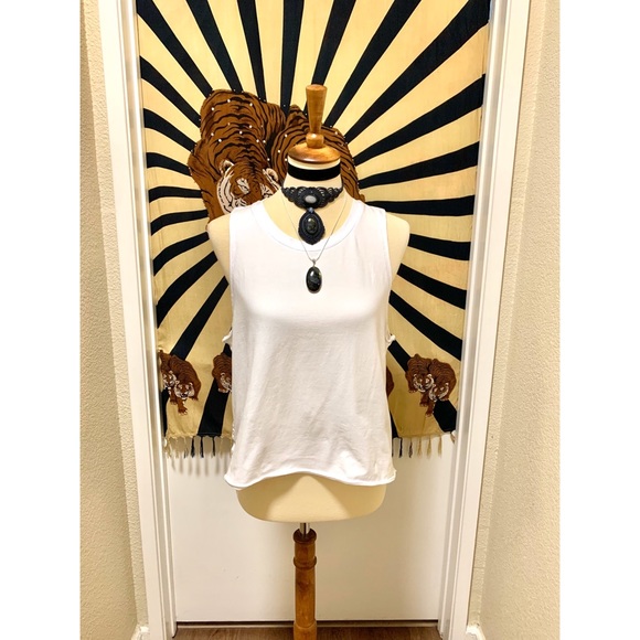 π Stylish modern distressed top - Picture 2 of 9